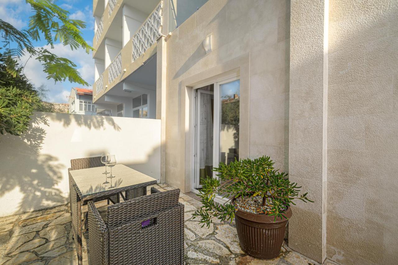 Studio Holiday Adriatic Pag Town Exterior foto